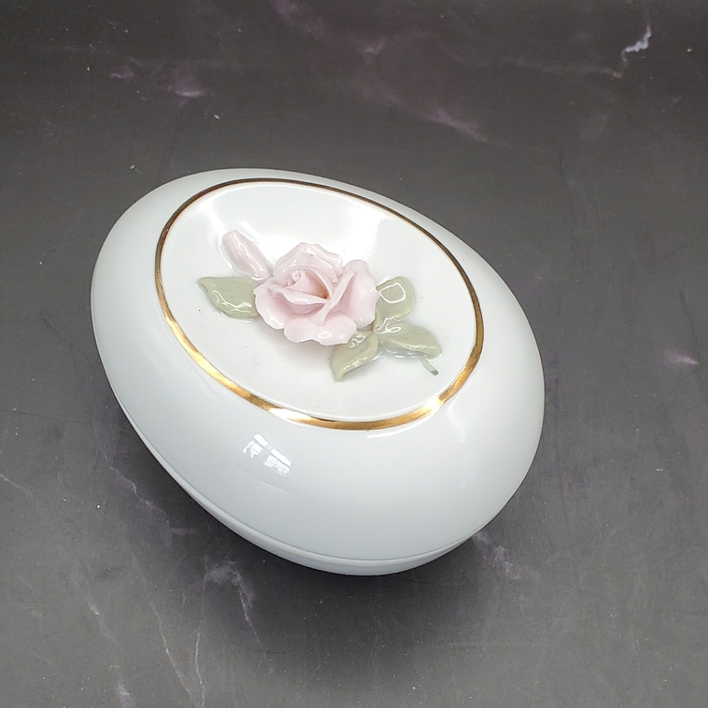 Otagari White Porcelain Trinket Box with Pink Rose